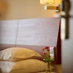 Hotel Kroenele 4*